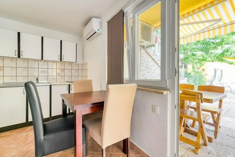 Apartments Nika With Swimming Pool And Beautiful Sea View Dobreć